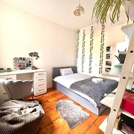 A Lovely Guest Room In West London Exterior foto