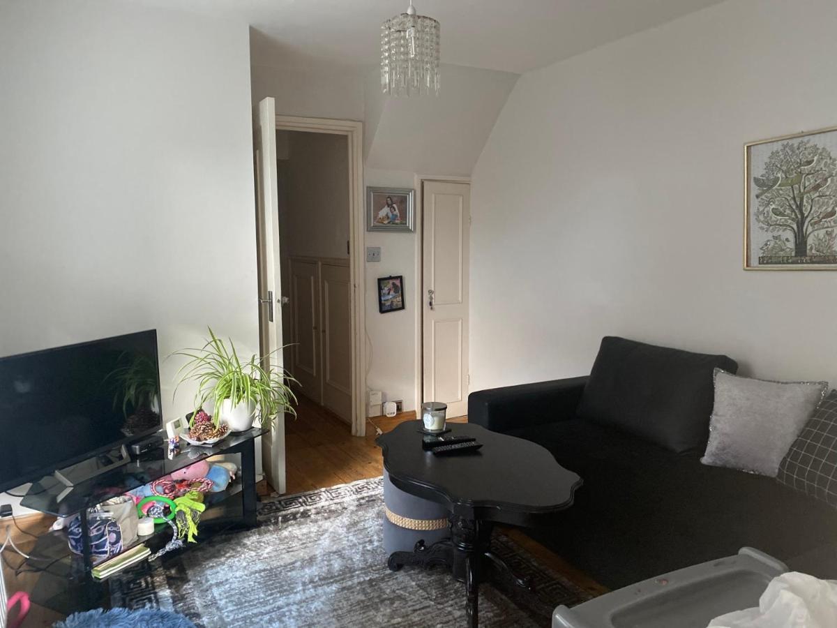A Lovely Guest Room In West London Exterior foto